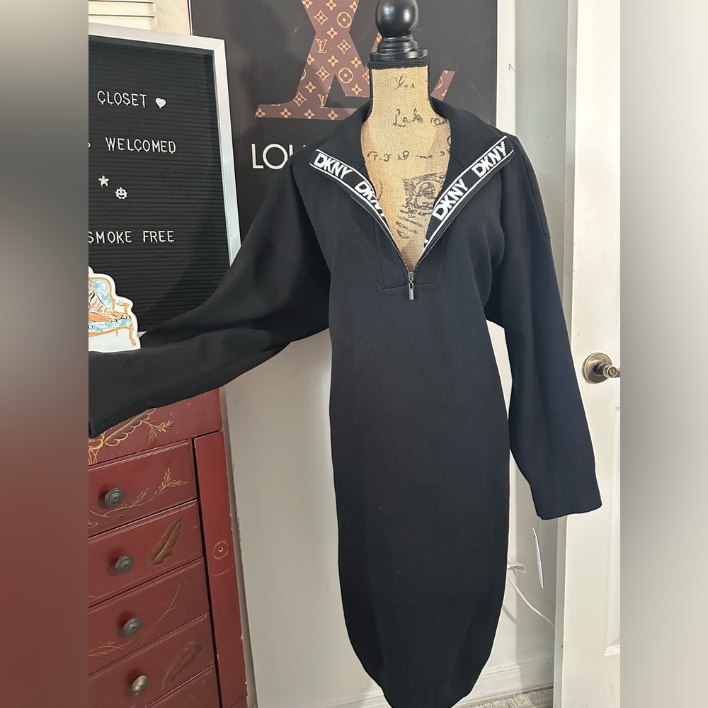 🆕DKNY Black/White Sweater Dress